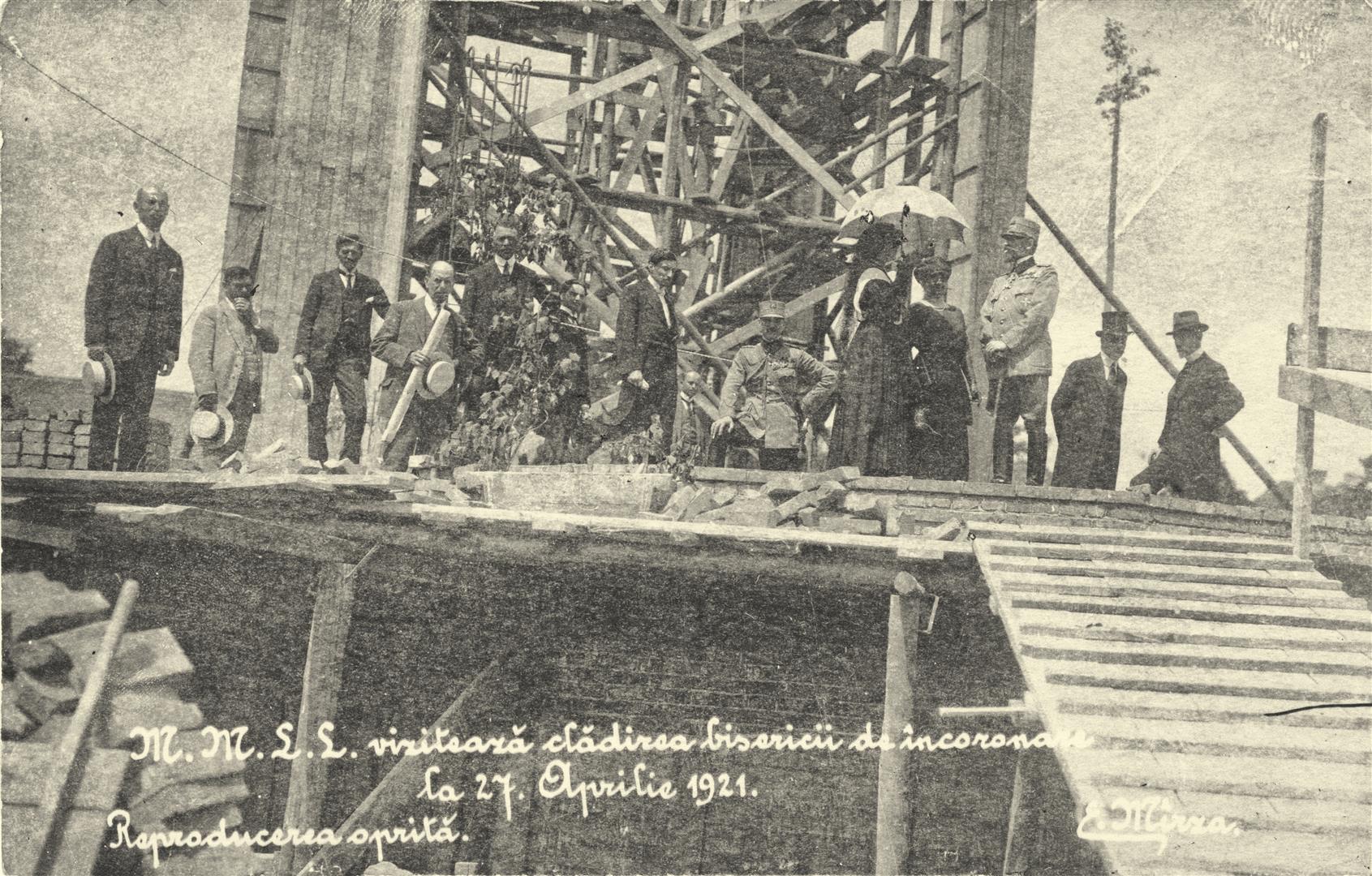 Regele Ferdinand şi regina Maria în vizită pe şantierul catedralei încoronării (Alba Iulia, 27 aprilie 1921).
