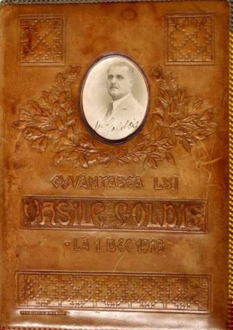 Textul manuscris, legat în coperte de piele, al discursului rostit de Vasile Goldiș în Sala Unirii.